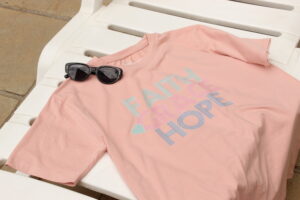 “Faith • Grace • Hope” – Polera Inspiracional DTF
